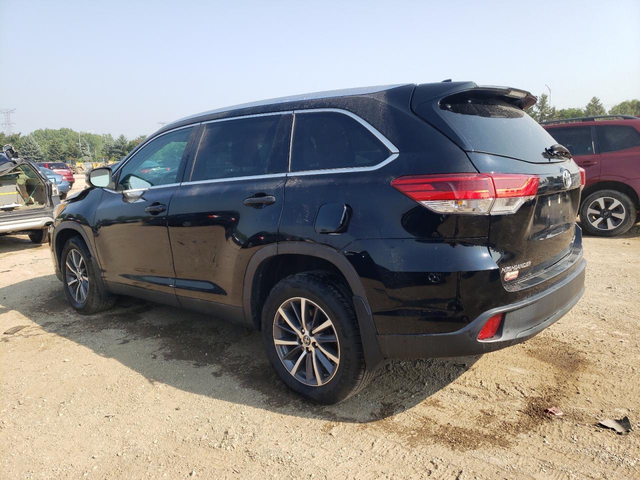 2019 Toyota Highlander Se - Фото 2