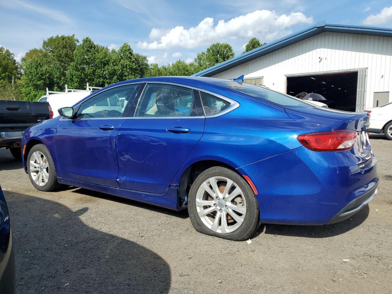 2015 Chrysler 200 Limited - Фото 2