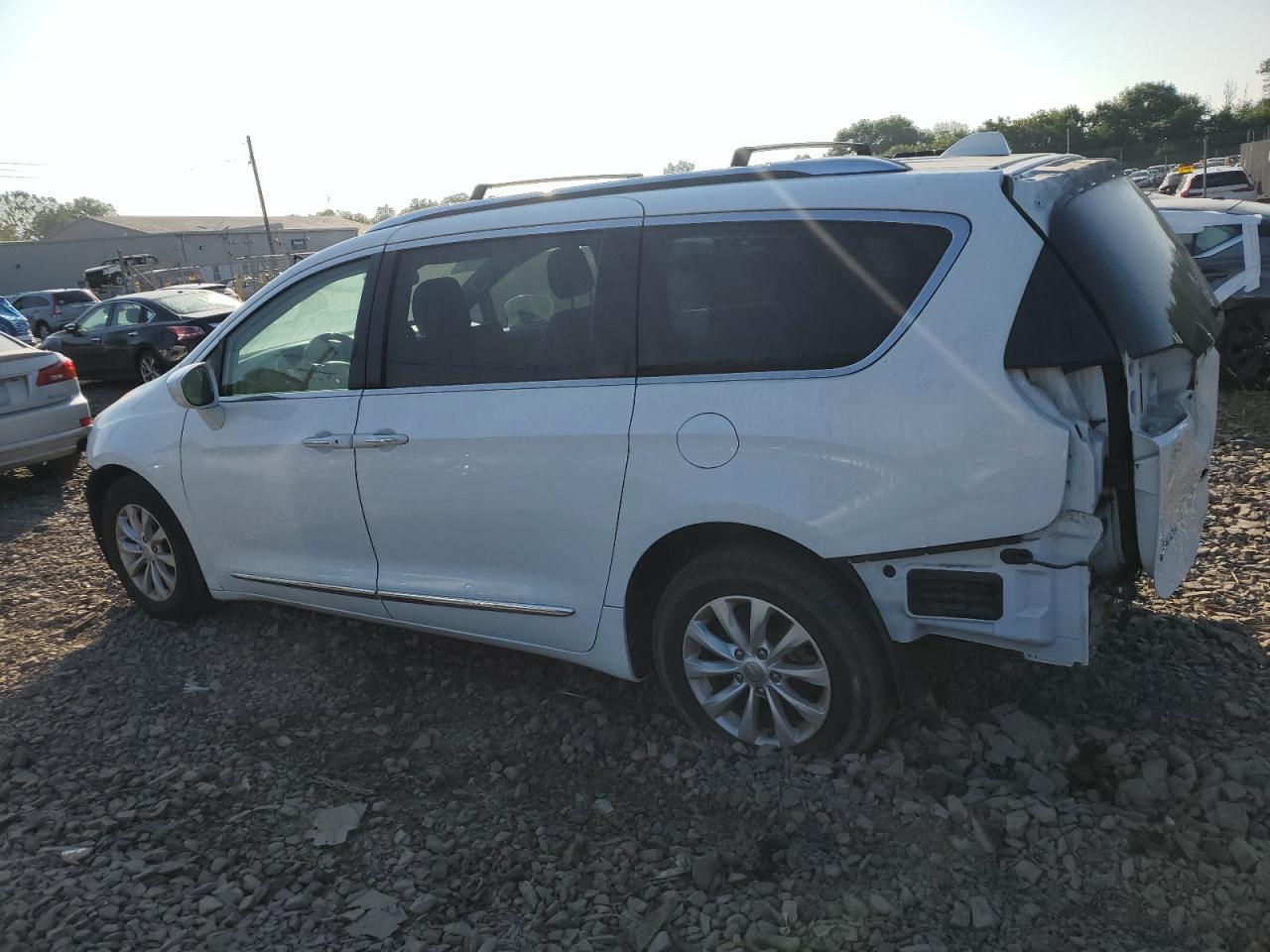 2019 Chrysler Pacifica Touring L - Image 2