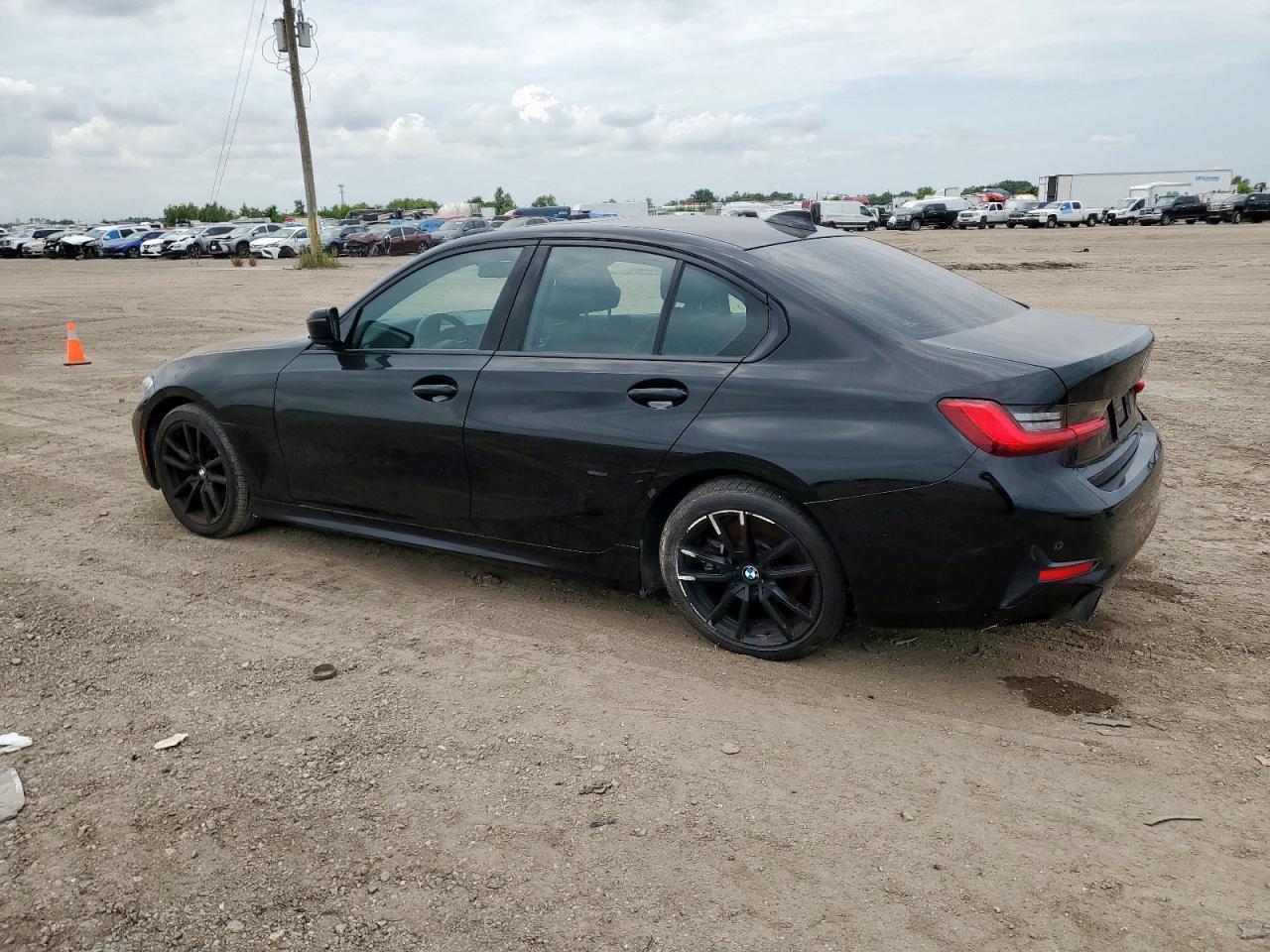 2019 BMW 330I - Фото 2