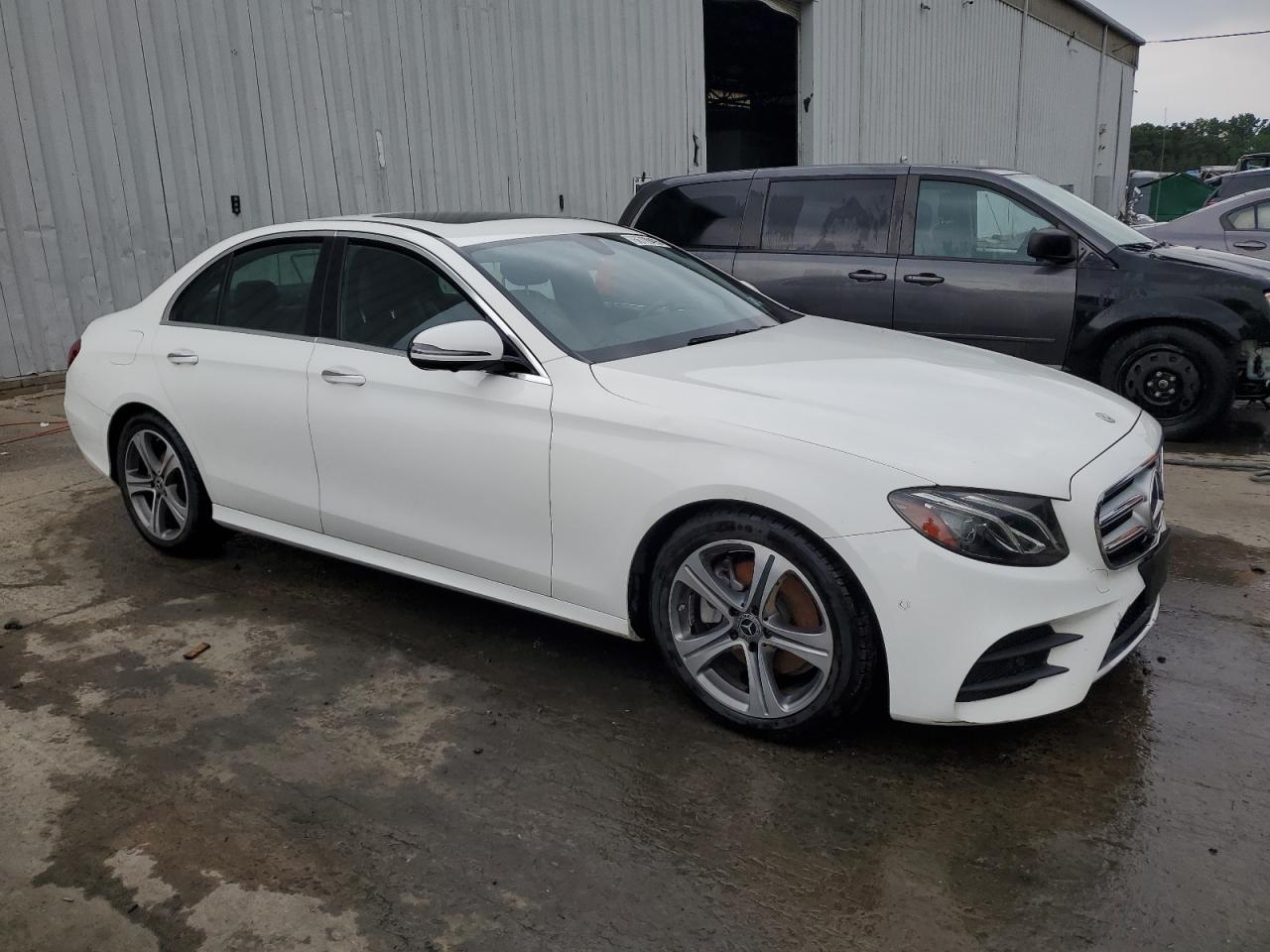 2019 Mercedes-Benz E 300 4Matic - Фото 4