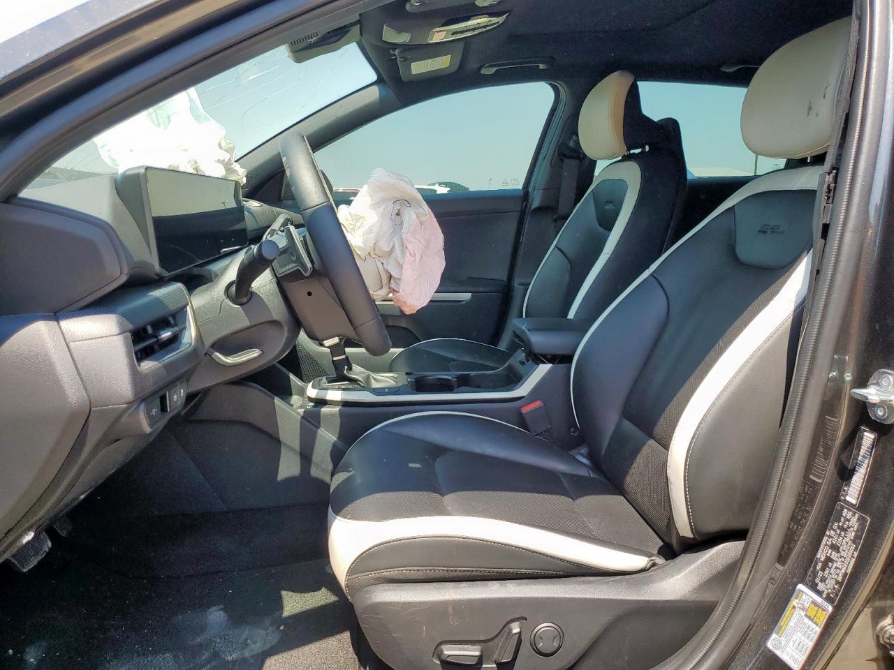 2025 Kia K4 Gt Line - Image 7