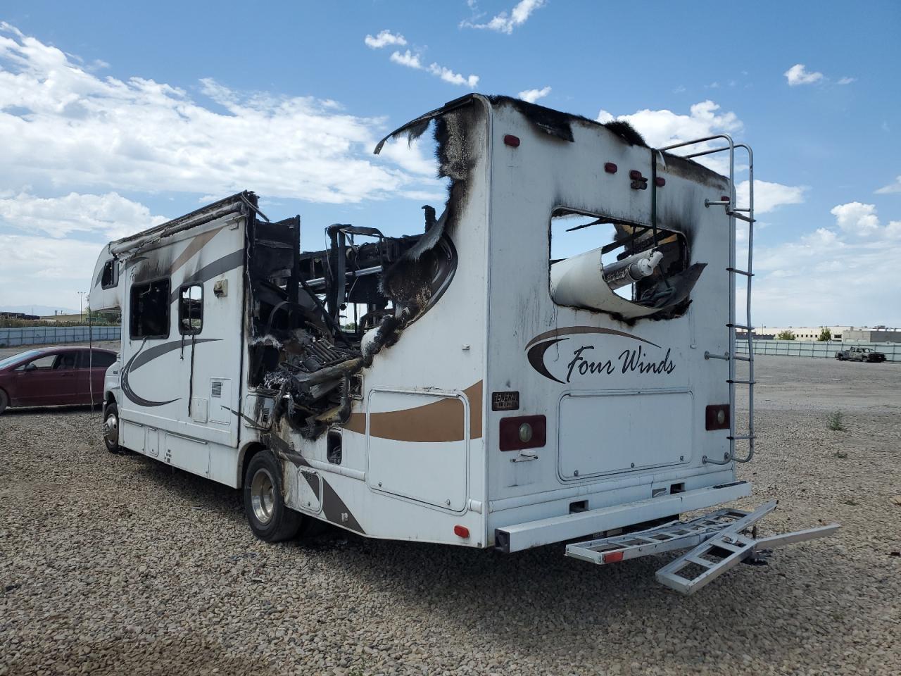 2013 Ford Econoline E450 Super Duty Cutaway Van - Image 3