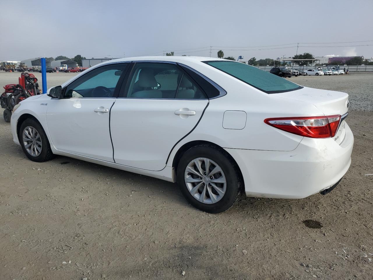 2015 Toyota Camry Hybrid - Фото 2