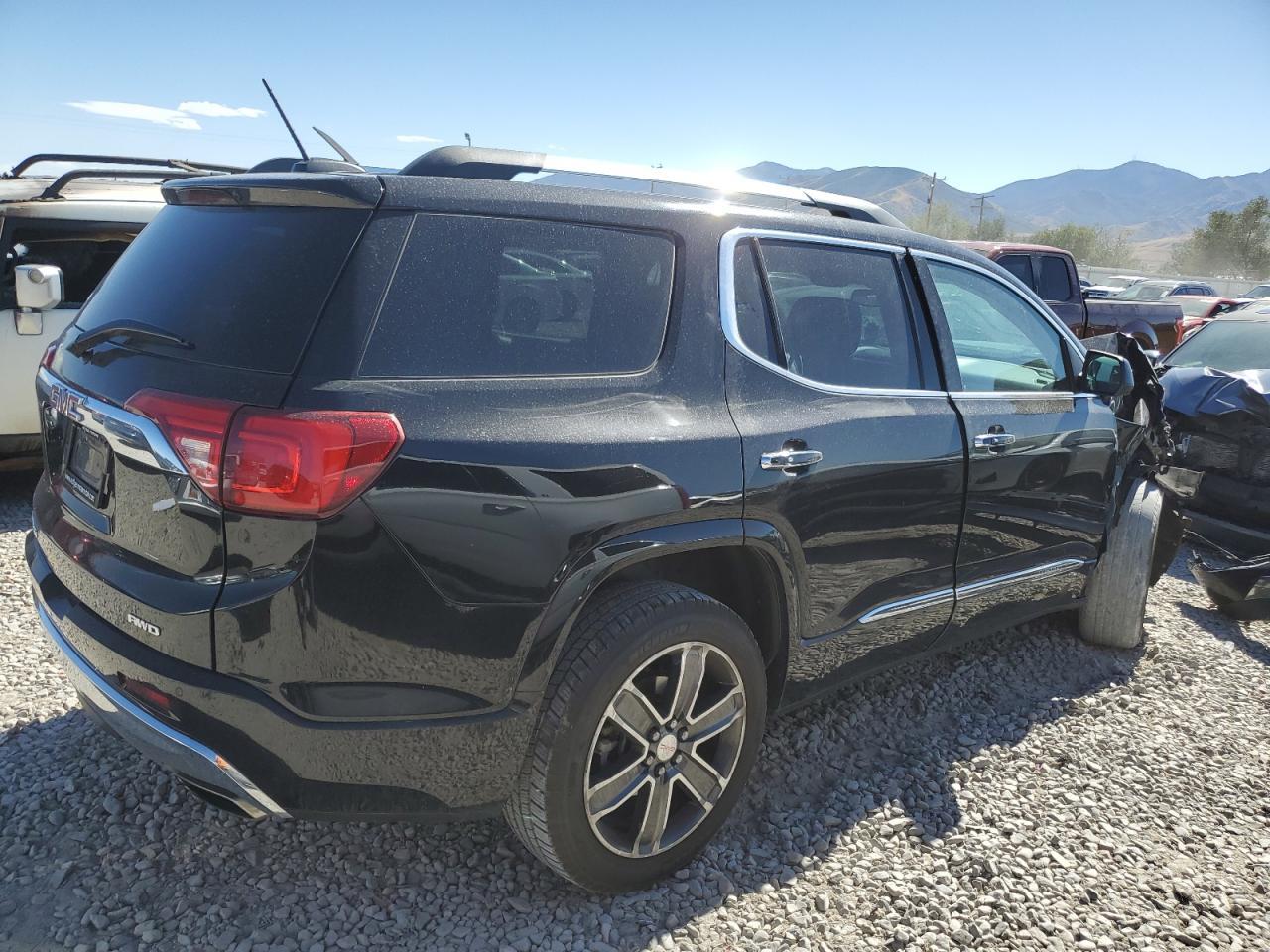 2017 GMC Acadia Denali - Фото 3
