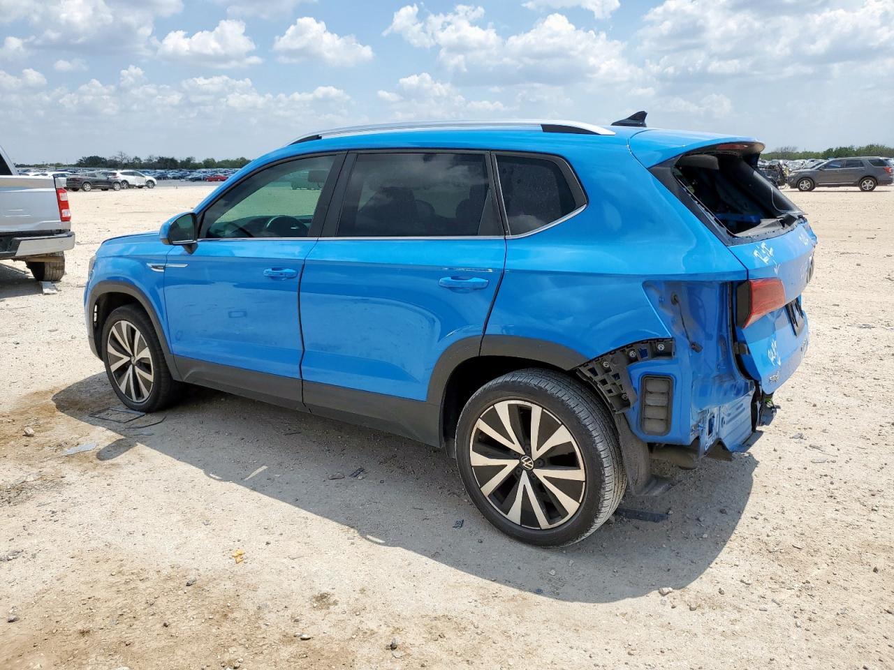 2022 Volkswagen Taos Se - Image 2