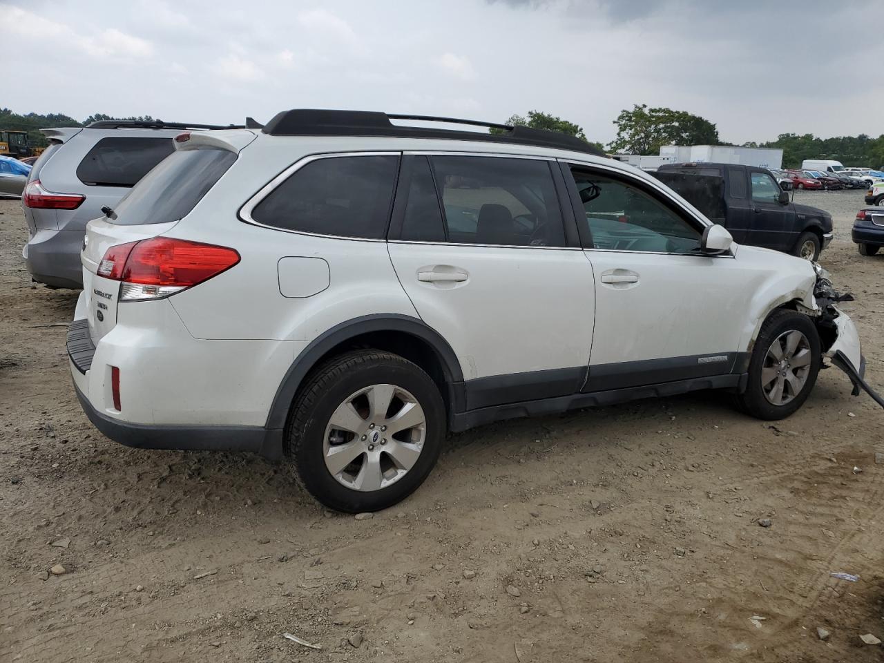 2011 Subaru Outback 3.6R Limited - Image 3