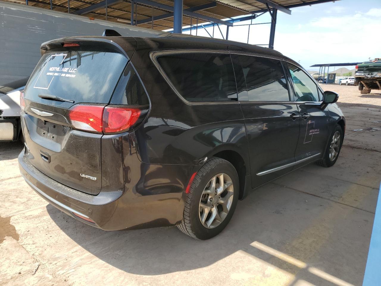 2017 Chrysler Pacifica Limited - Image 3