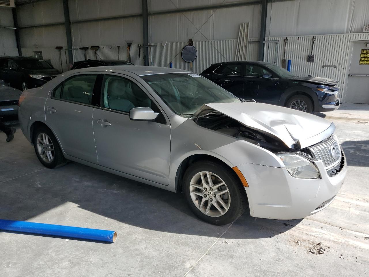 2010 Mercury Milan - Image 4