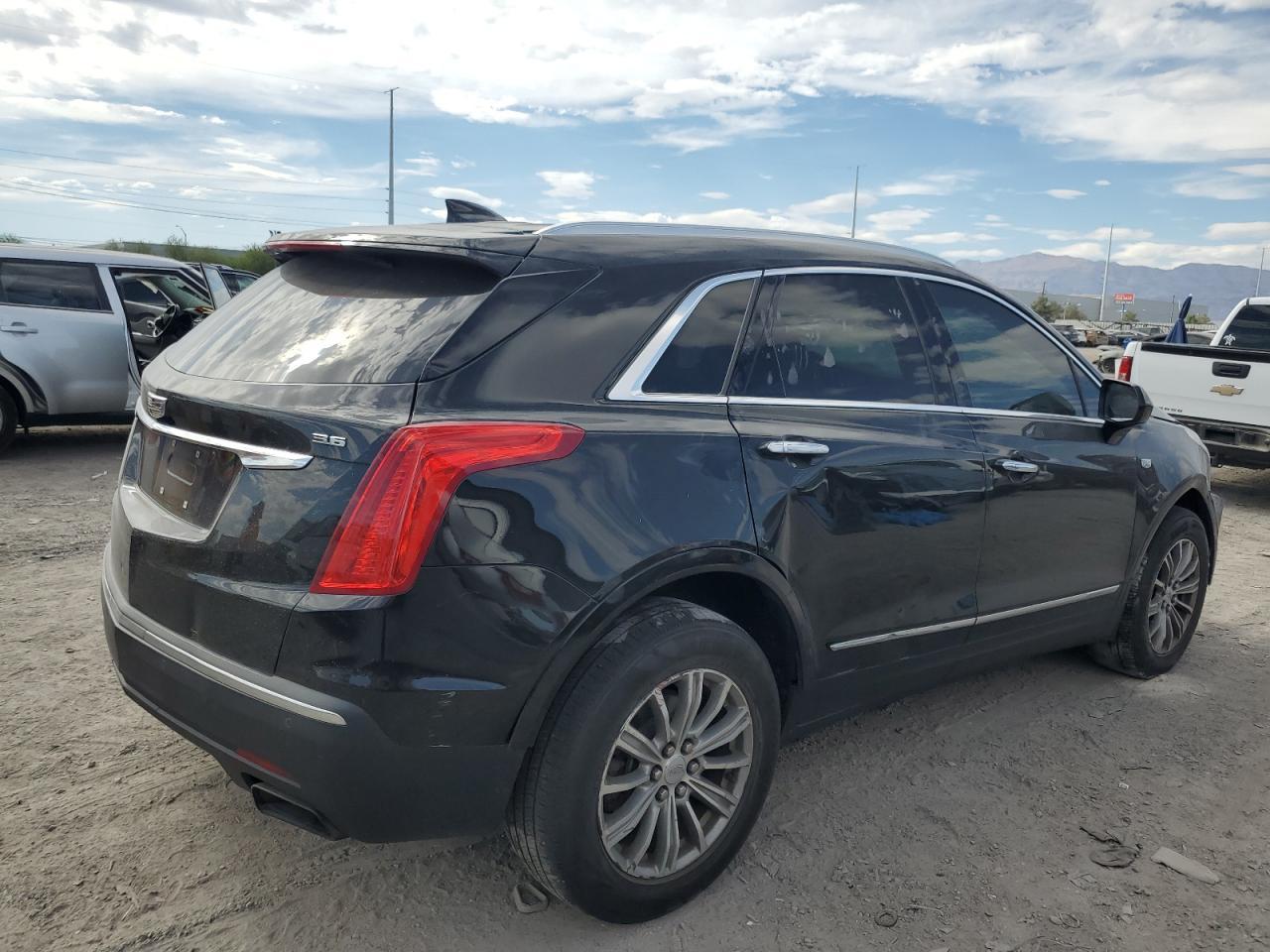 2017 Cadillac Xt5 Luxury - Image 3