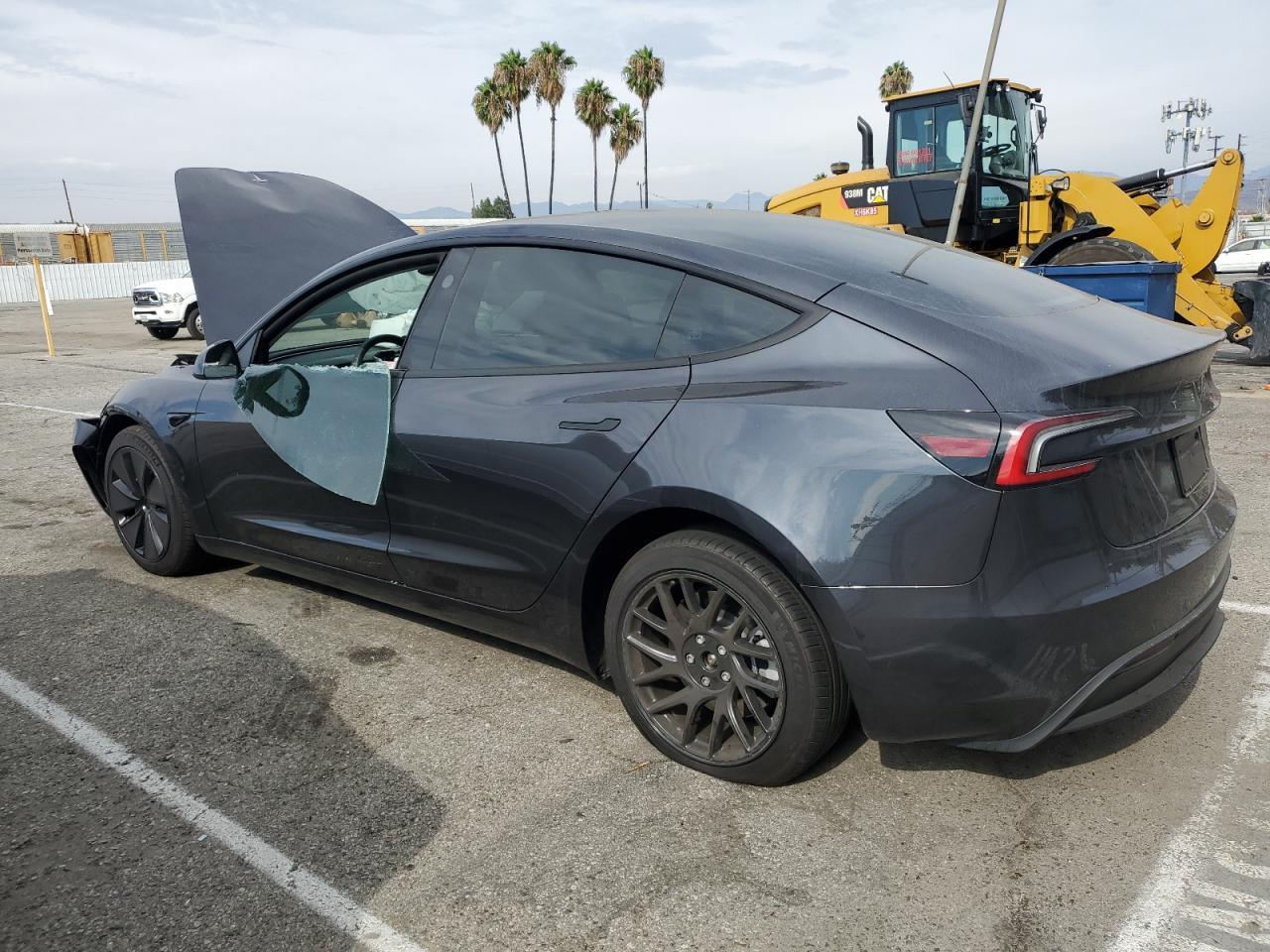 2024 Tesla Model 3 - Фото 2
