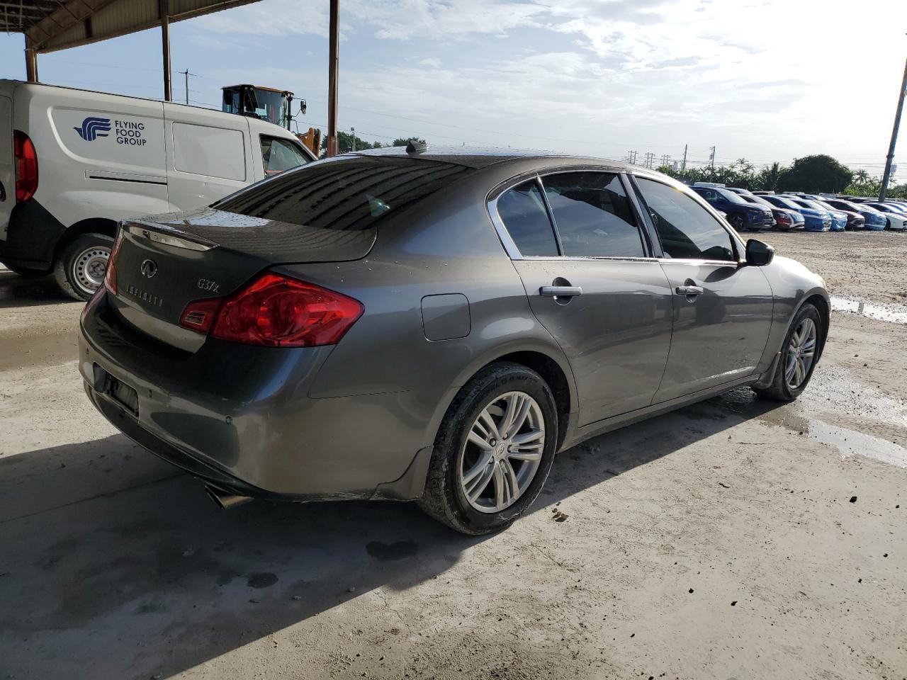 2013 Infiniti G37 - Фото 3