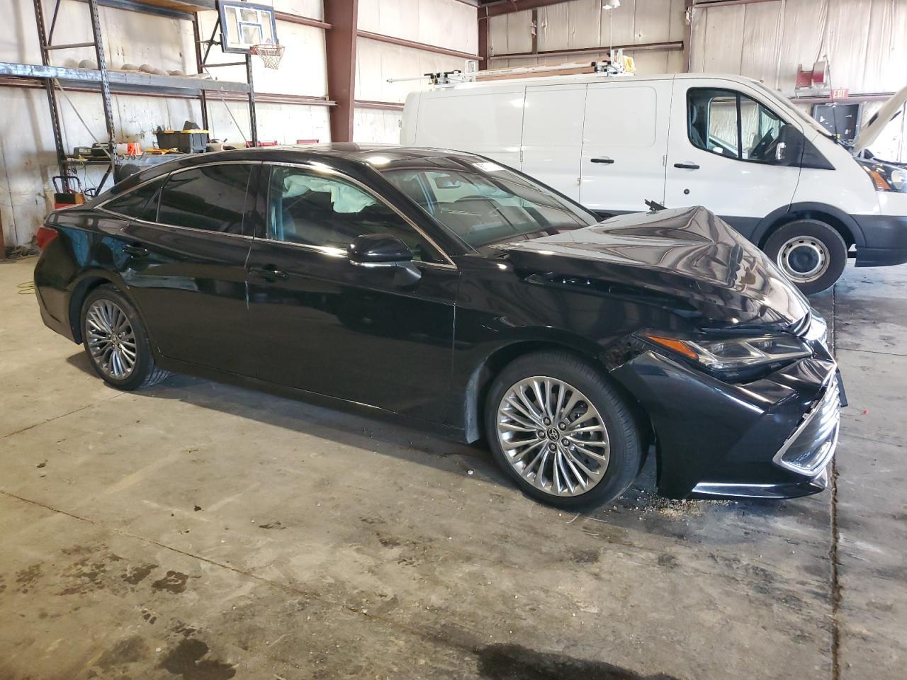 2022 Toyota Avalon Limited - Фото 4