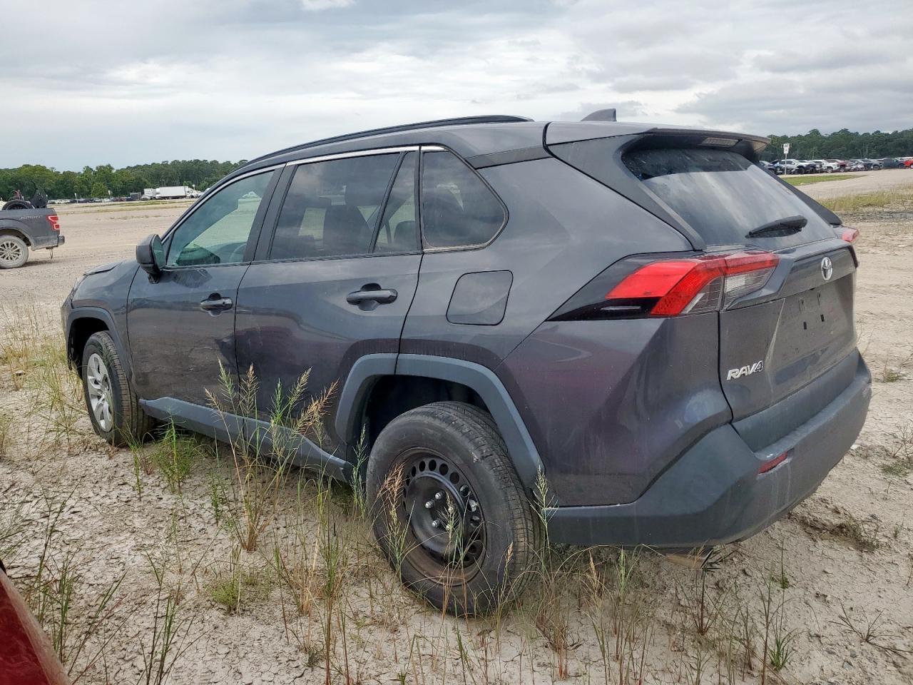 2021 Toyota Rav4 Le - Фото 2