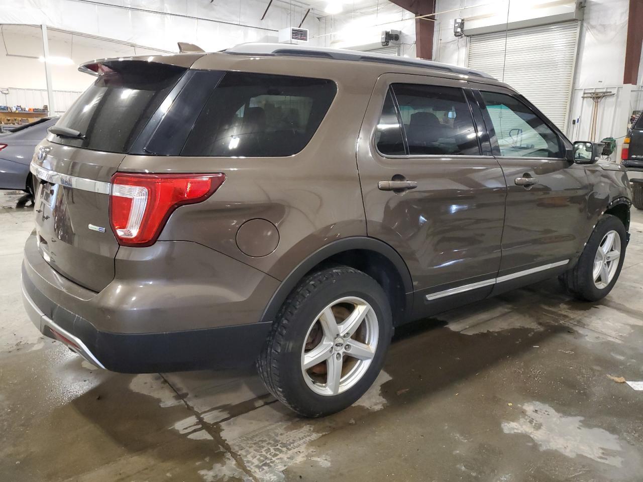 2016 Ford Explorer Xlt - Фото 3