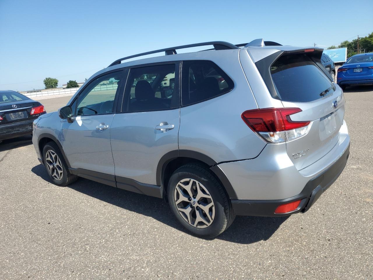 2019 Subaru Forester Premium - Image 2