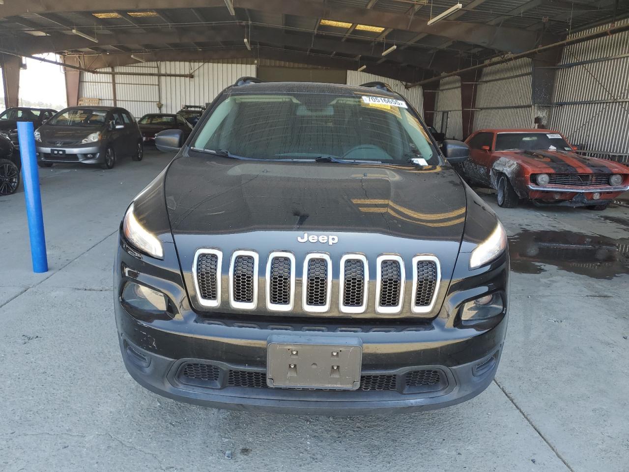 2016 Jeep Cherokee Sport - Фото 5