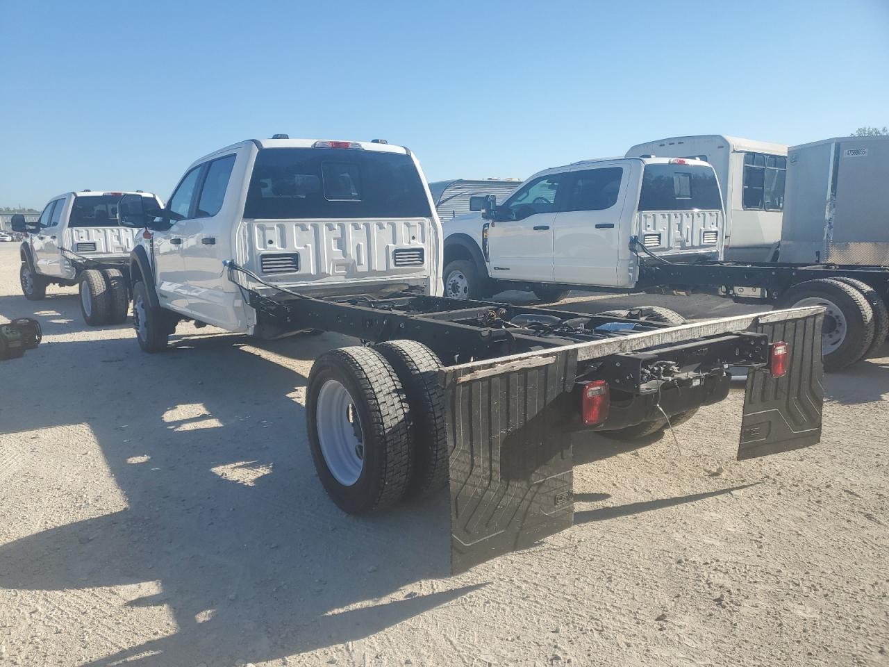 2023 Ford F550 Super Duty Super Duty - Фото 2
