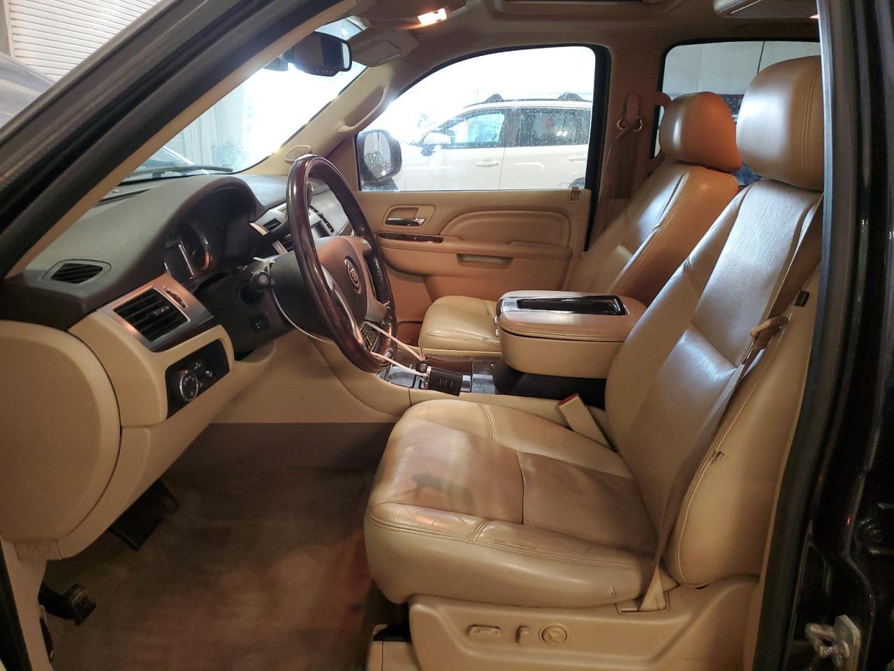 2013 Cadillac Escalade Luxury - Image 7