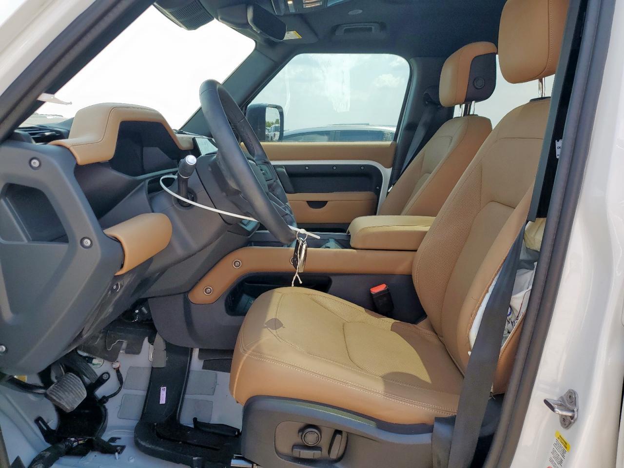 2025 Land Rover Defender 110 S - Фото 7