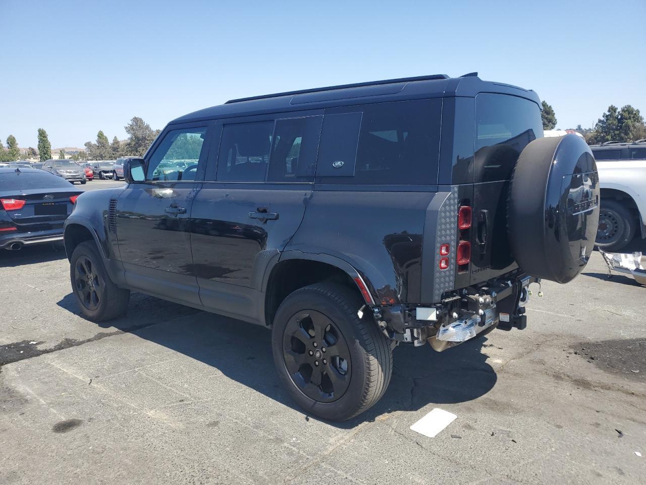 2024 Land Rover Defender 110 S - Фото 2