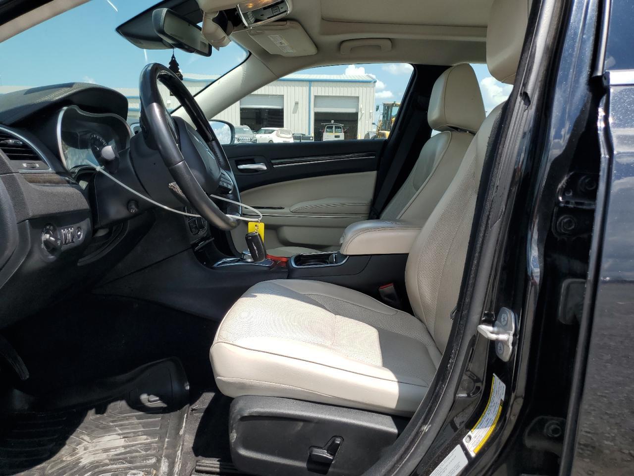 2015 Chrysler 300C - Фото 7