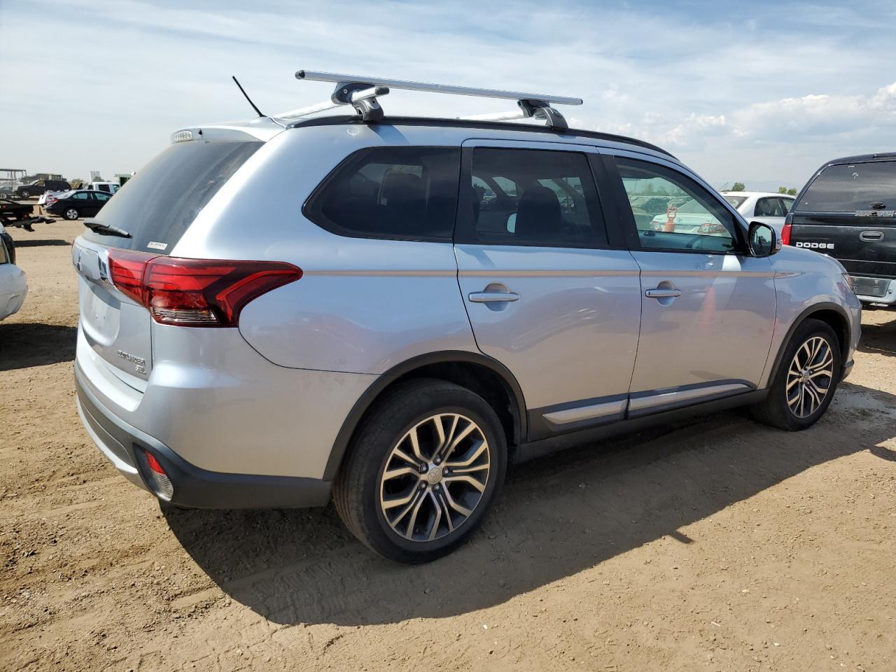 2016 Mitsubishi Outlander Se - Фото 3