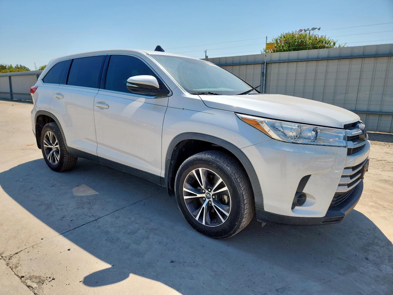 2019 Toyota Highlander Le - Фото 4