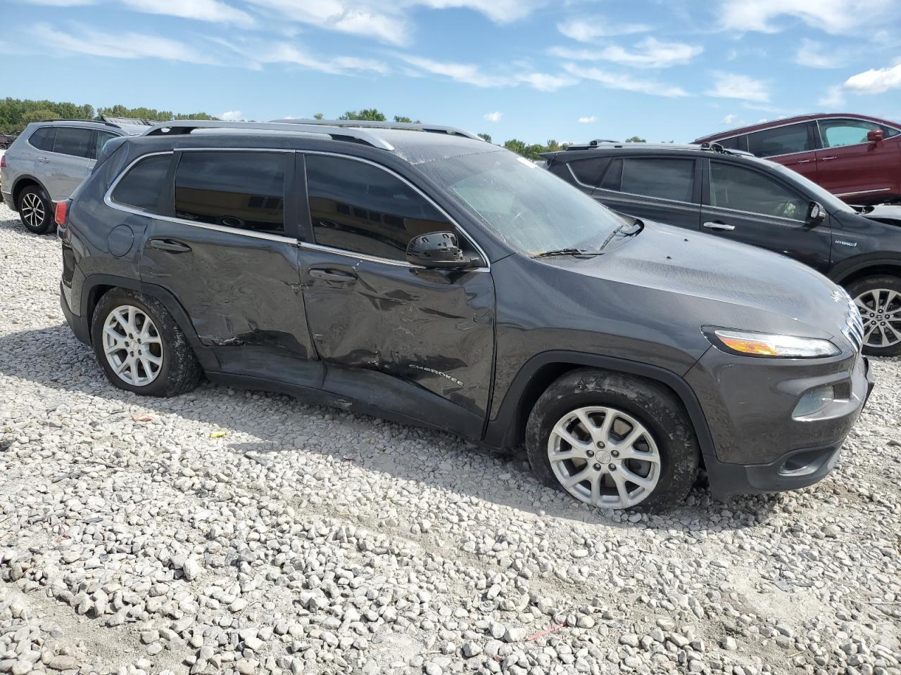 2016 Jeep Cherokee Latitude - Image 4