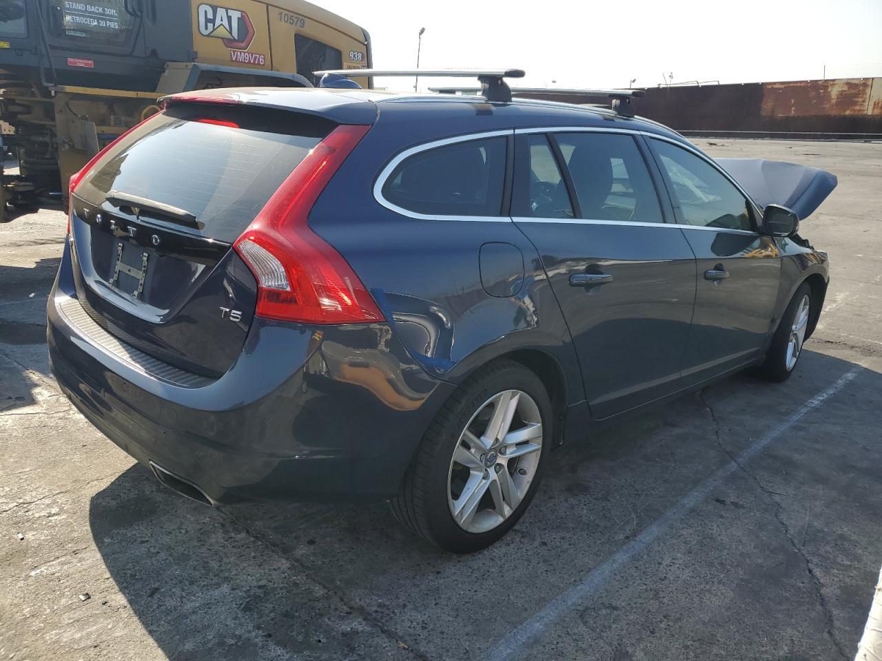 2015 Volvo V60 Premier - Image 3
