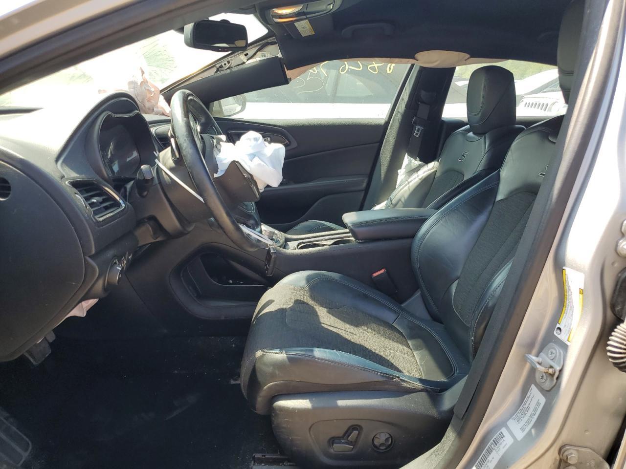 2015 Chrysler 200 S - Image 7