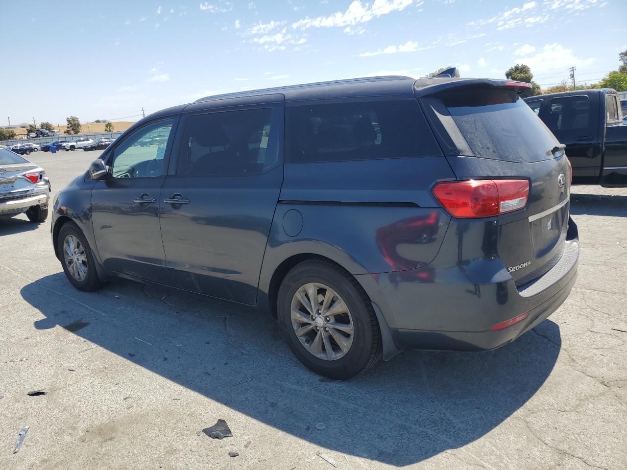 2015 Kia Sedona Lx - Фото 2