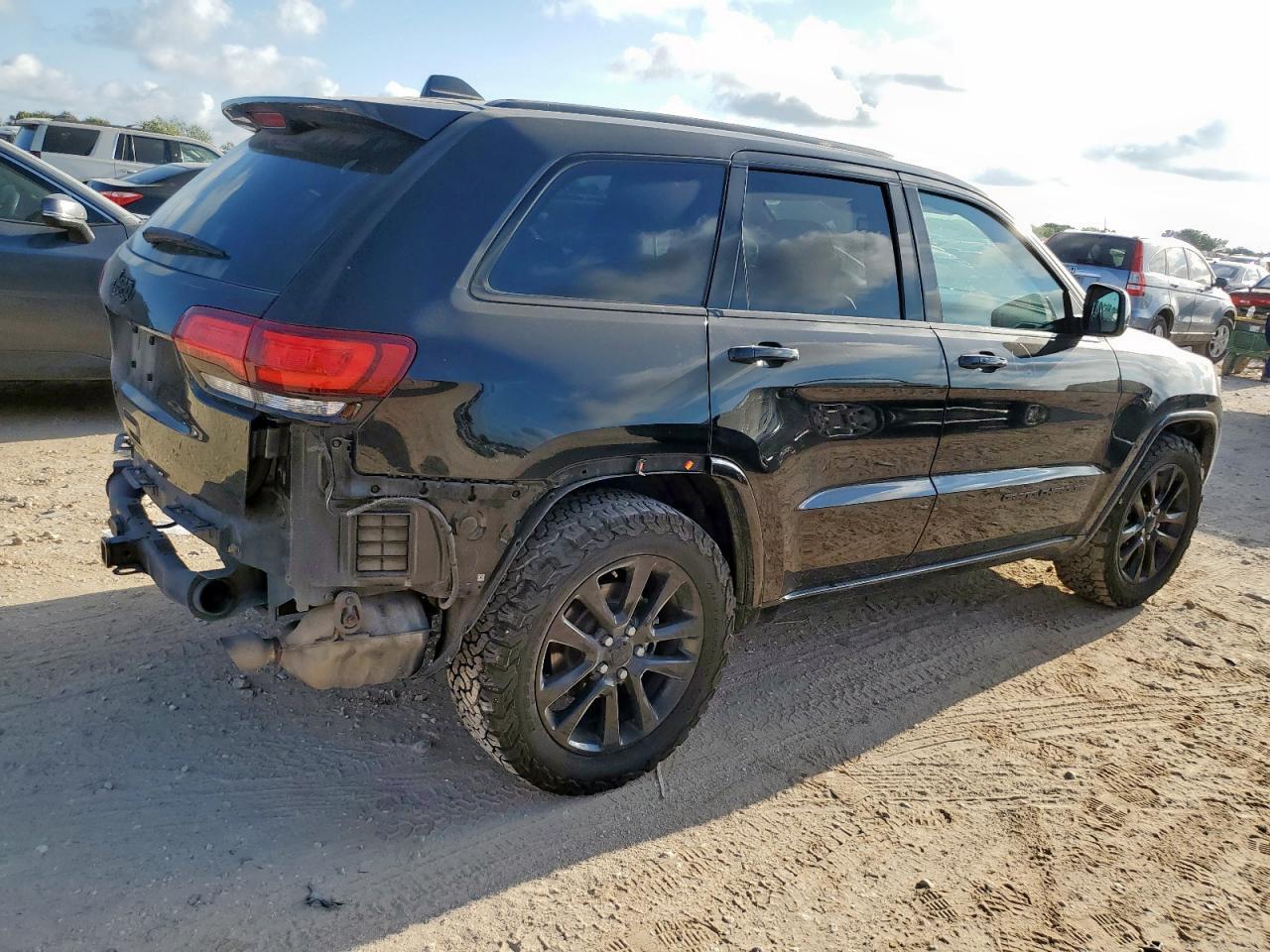 2019 Jeep Grand Cherokee Laredo - Image 3