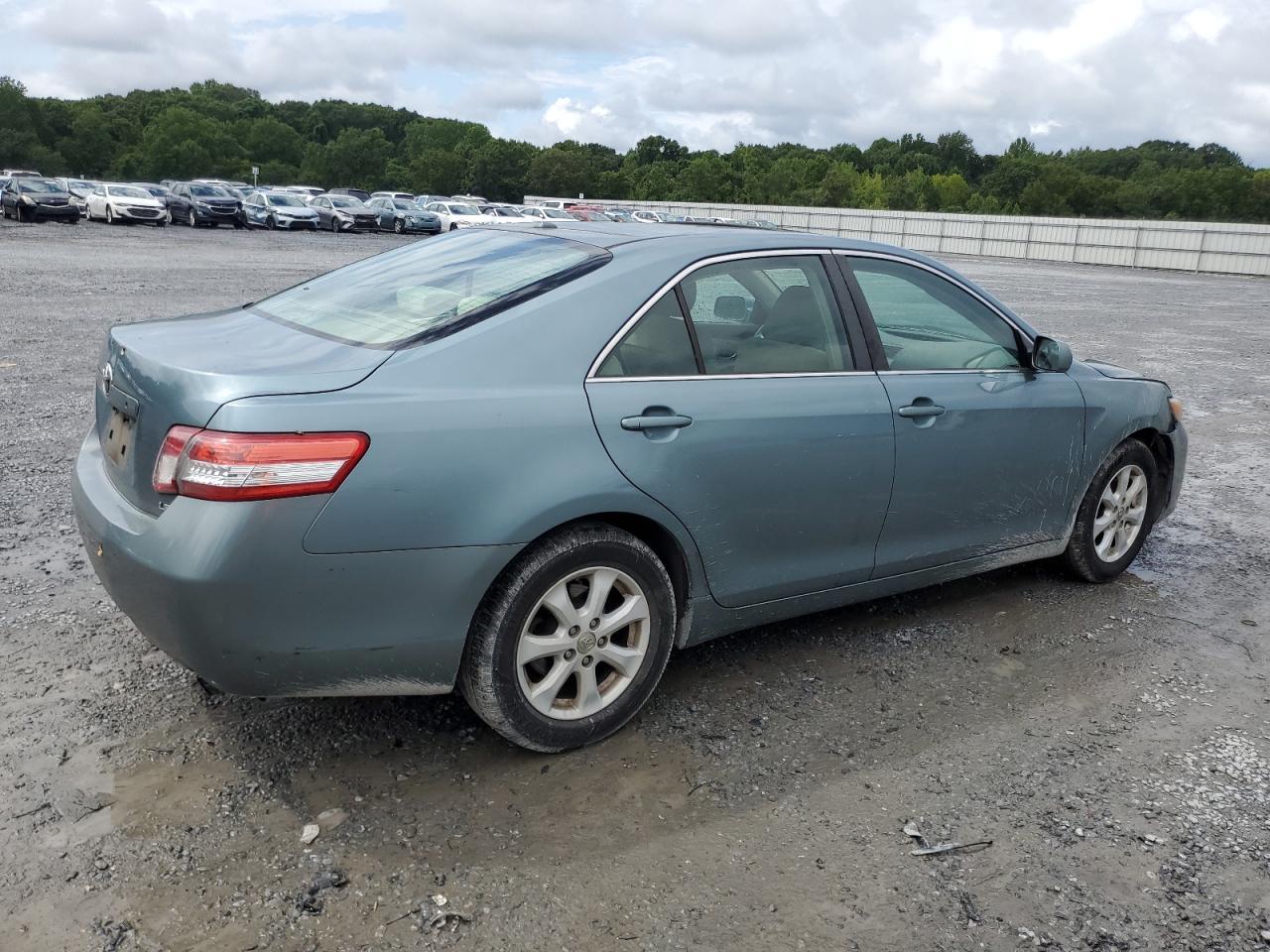 2010 Toyota Camry Base - Фото 3