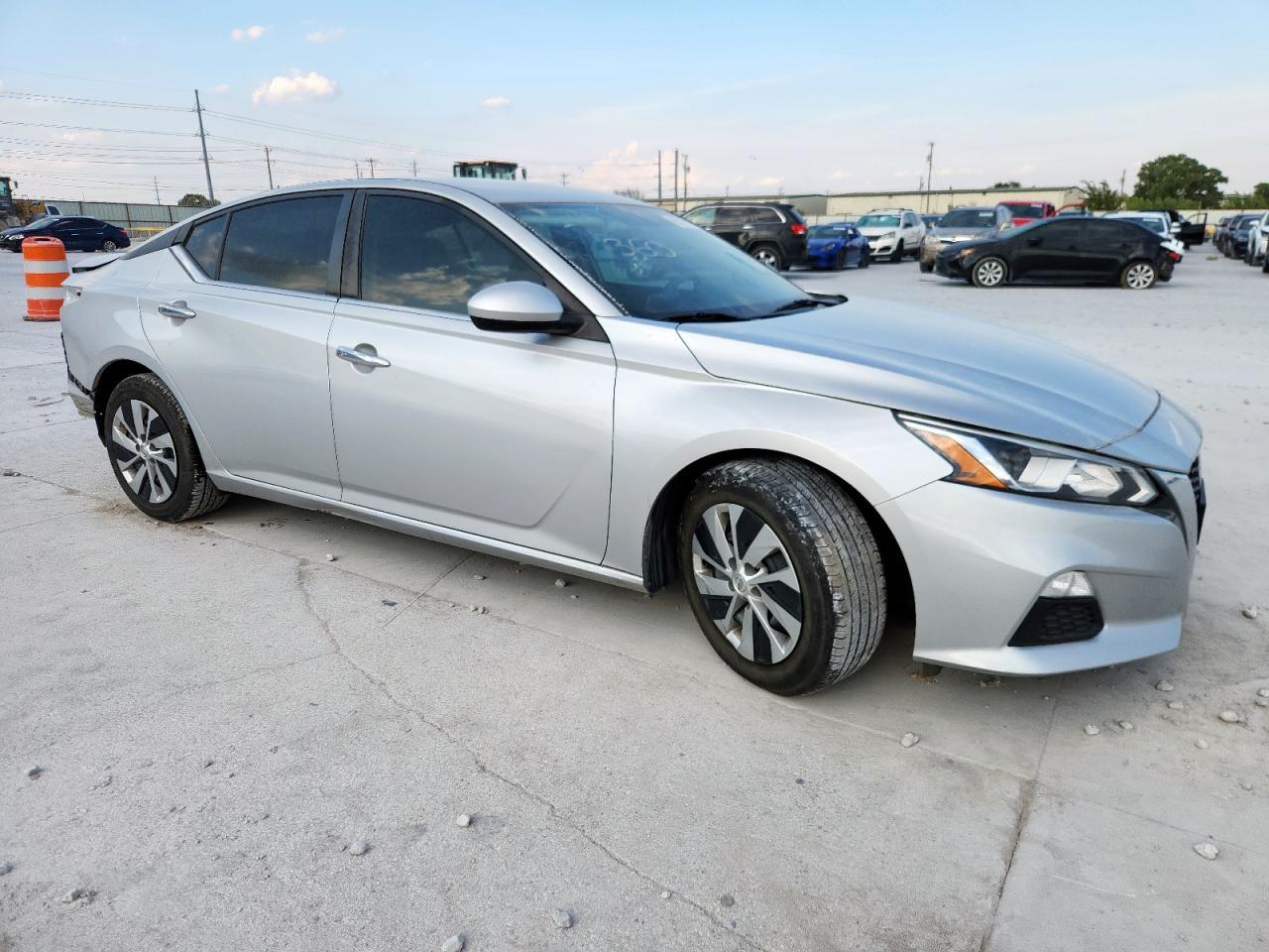 2019 Nissan Altima S - Фото 4