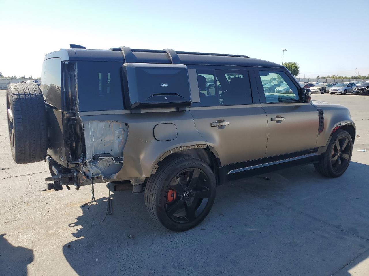 2023 Land Rover Defender 130 X - Фото 3