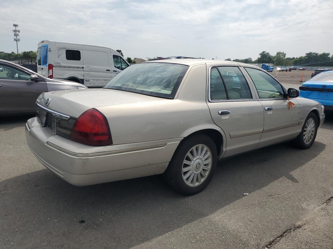 2010 Mercury Grand Marquis Ls - Фото 3