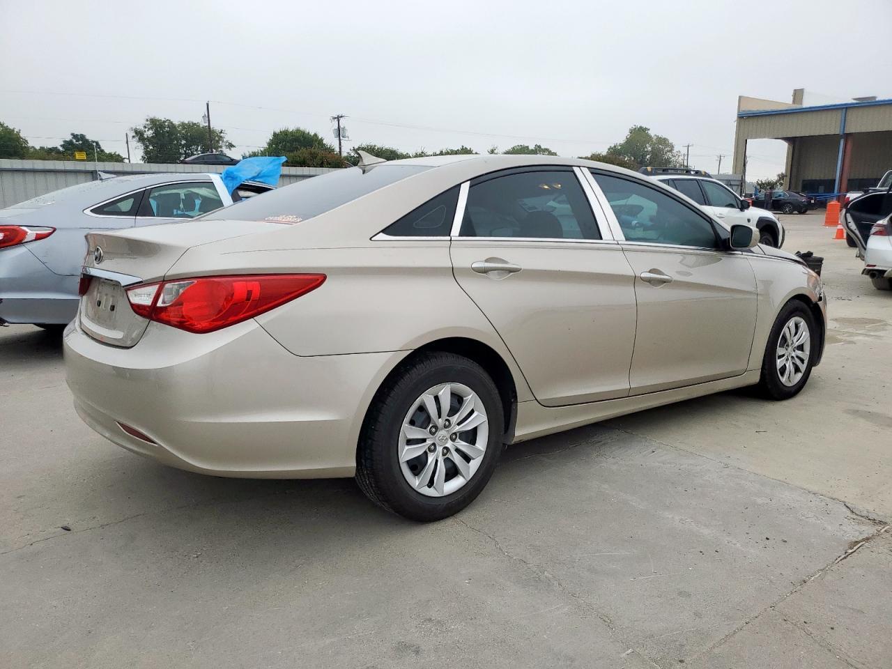 2011 Hyundai Sonata Gls - Image 3