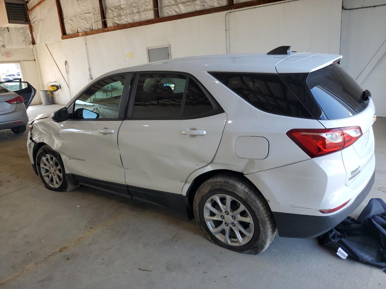 2021 Chevrolet Equinox Ls - Фото 2