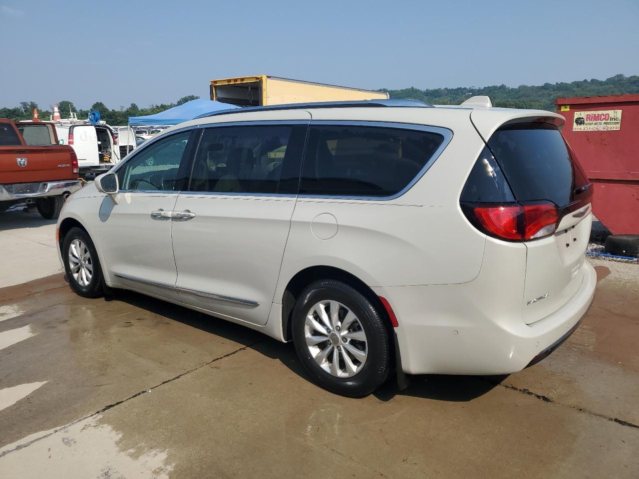 2019 Chrysler Pacifica Touring L - Image 2
