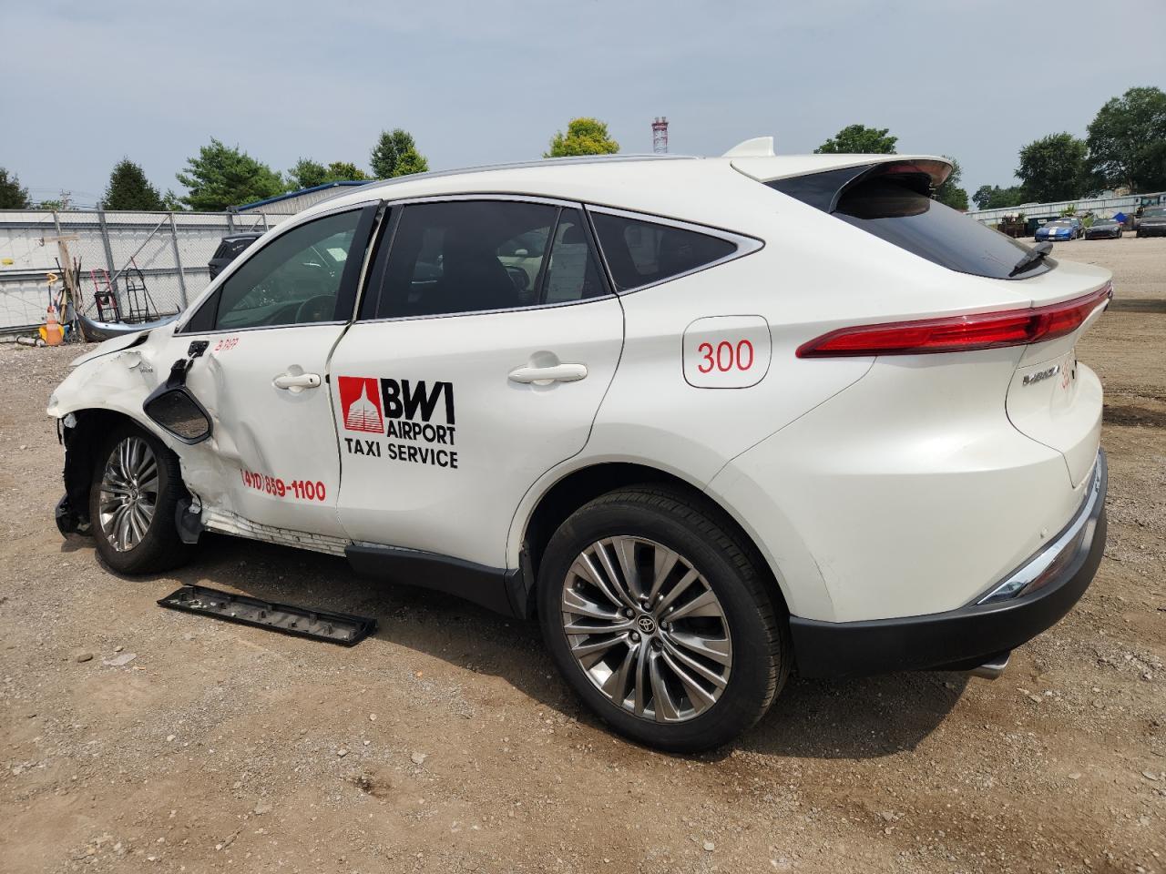 2021 Toyota Venza Le - Image 2