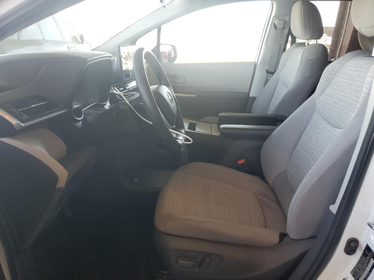 2021 Toyota Sienna Le - Фото 7