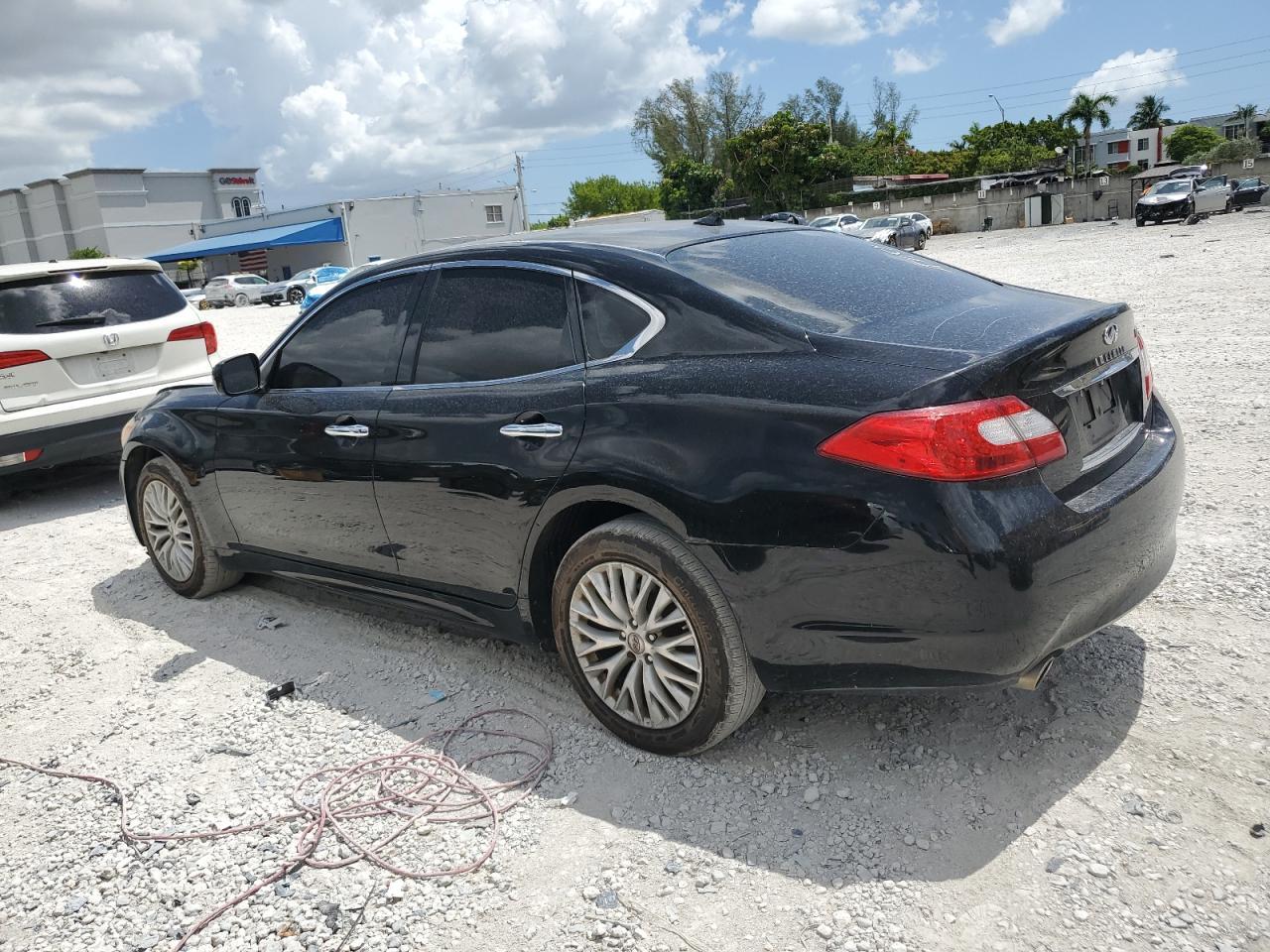 2011 Infiniti M37 X - Image 2