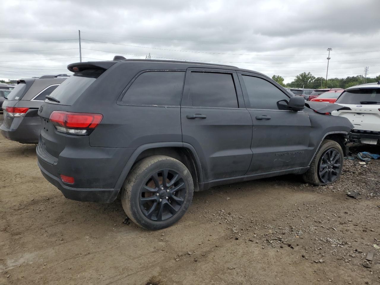 2020 Jeep Grand Cherokee Laredo - Image 3