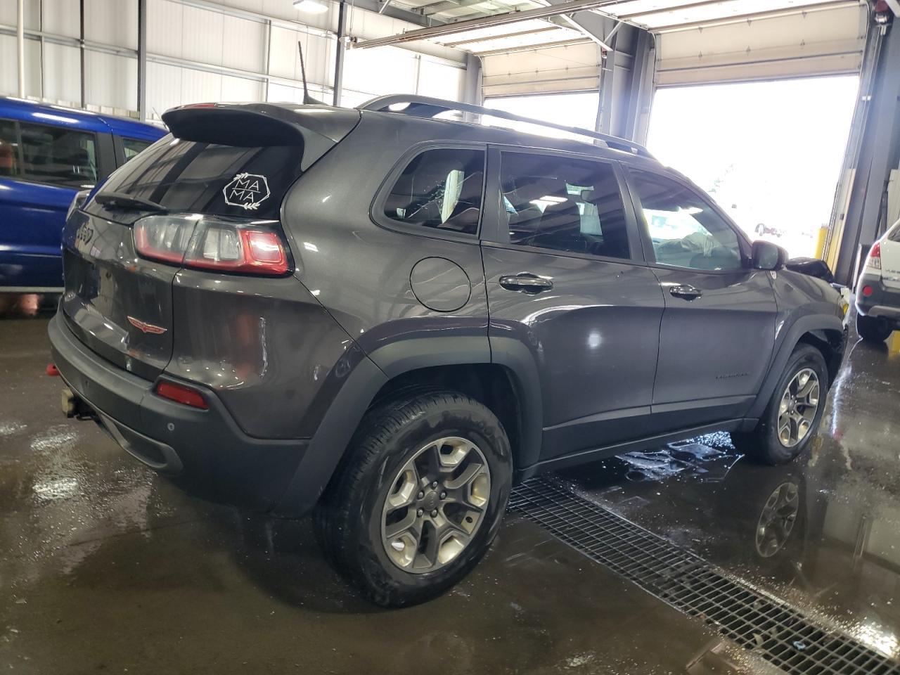 2019 Jeep Cherokee Trailhawk - Image 3