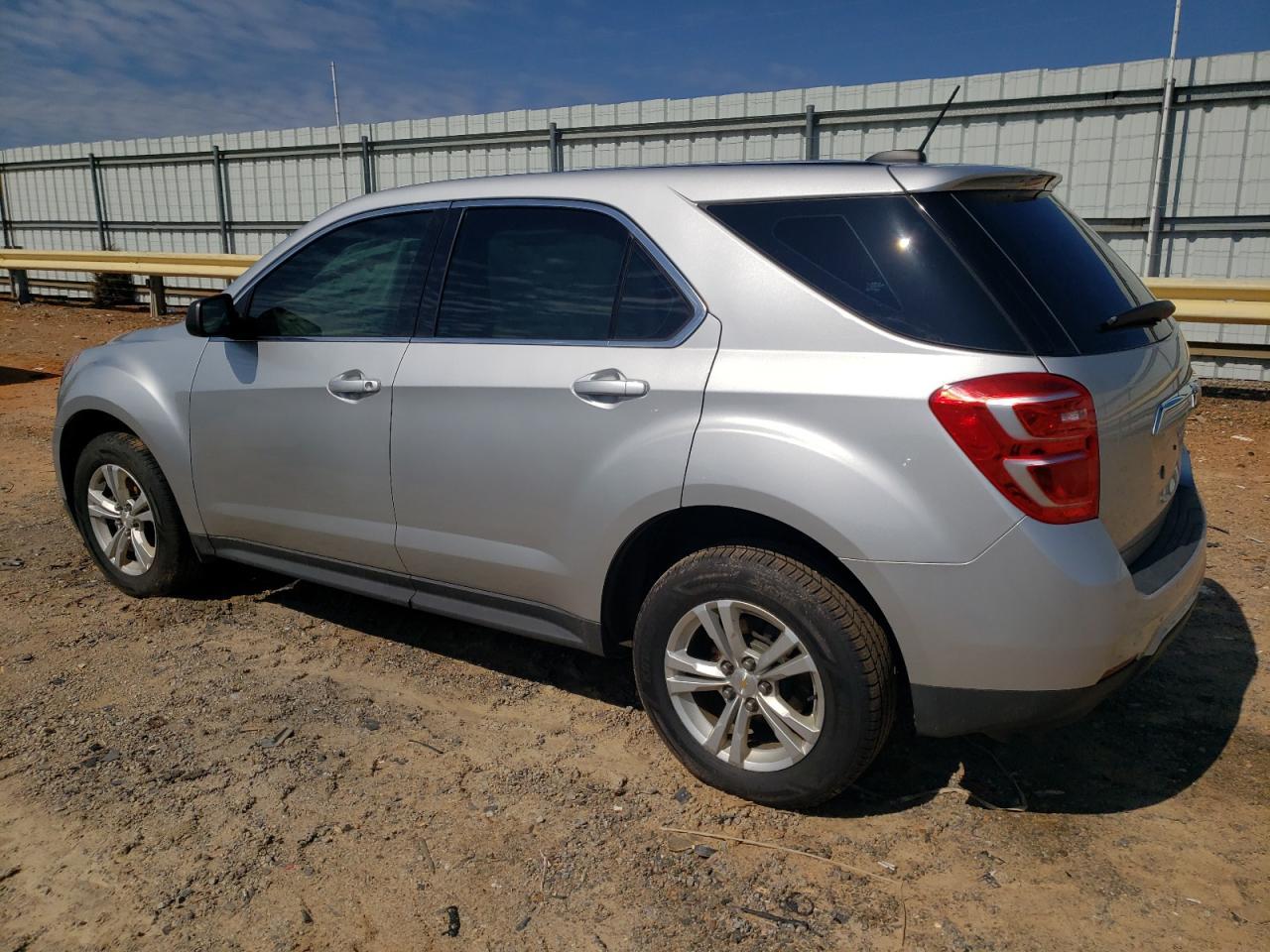 2016 Chevrolet Equinox Ls - Фото 2