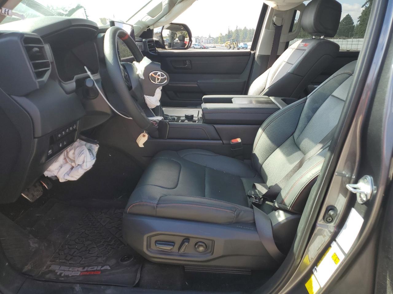 2023 Toyota Sequoia Sr5 - Image 7