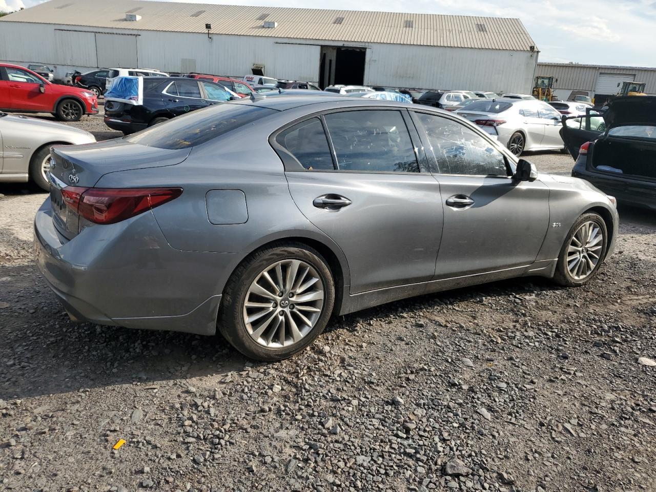 2018 Infiniti Q50 Luxe - Фото 3
