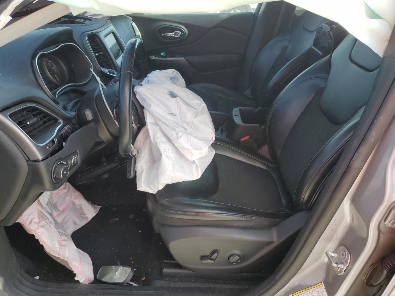 2019 Jeep Cherokee Latitude Plus - Image 7