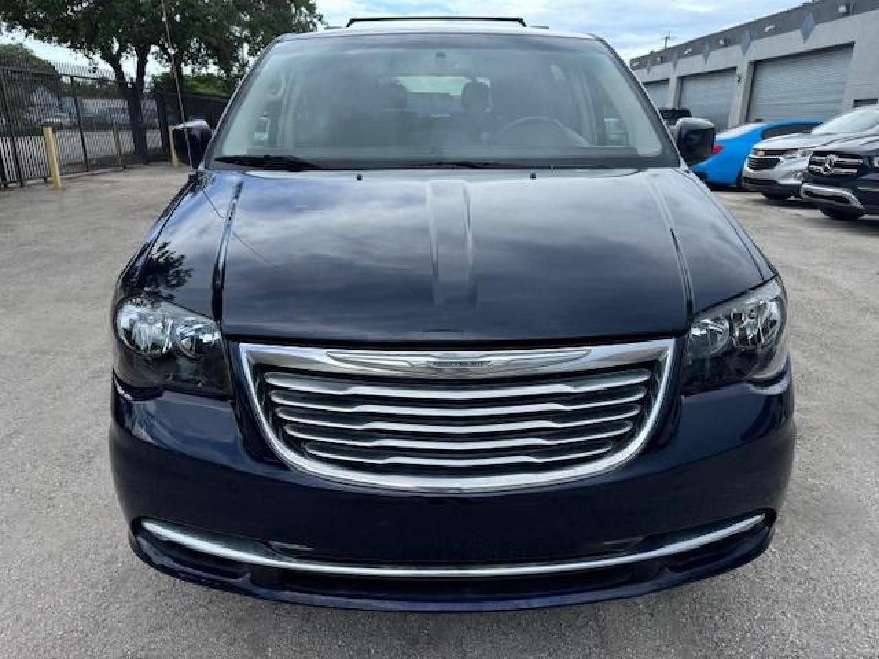 2014 Chrysler Town & Country Touring - Фото 5